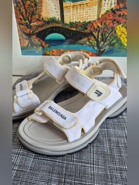 BALENCIAGA Strapped Sneakers / 37